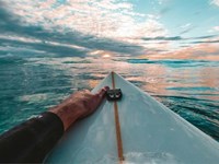 Como previr o Oído de Surfista e a Otite: Guía de Protección para Surf e outros Deportes de Auga